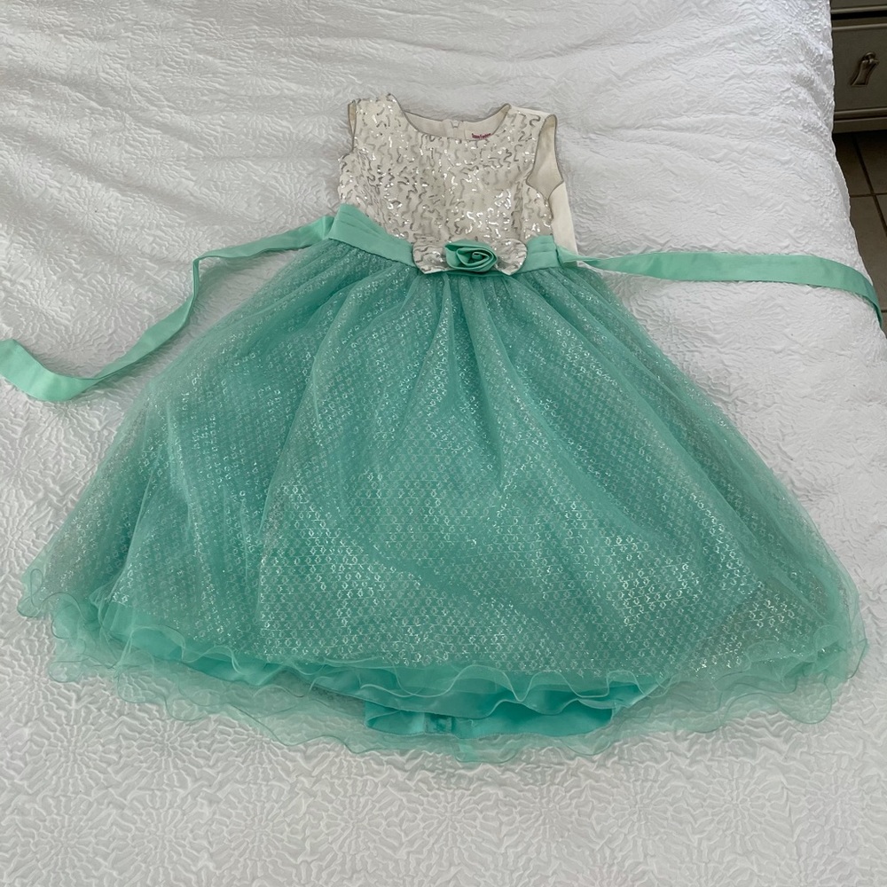 Princess like girl dress may be for Halloween costume